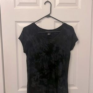 Tie-dye slim black T-shirt in size medium.